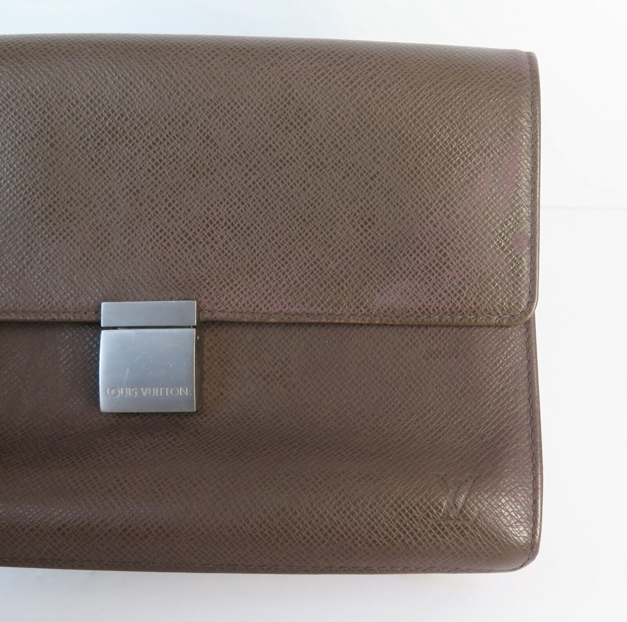 2004 Louis Vuitton Mens Selenga Clutch Bag in Grizzly Brown Taiga Leather -  Harrington & Co.