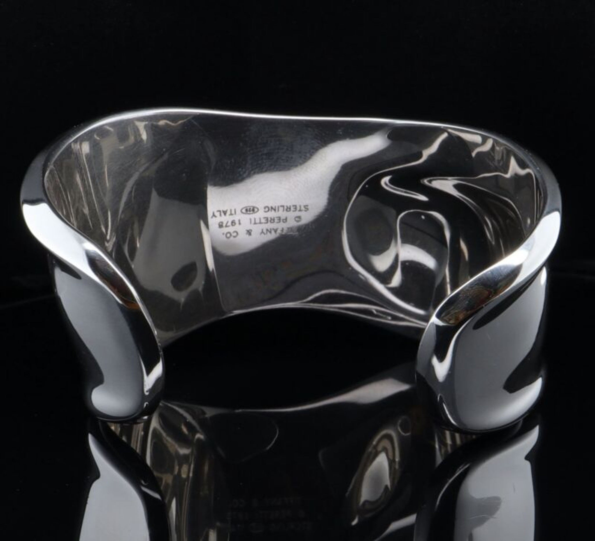 アクセサリー TIFFANY vintage bone cuff bangle 1978 TIFFANY & CO. 1978 Elsa Peretti Rare Vintage Right Bone Cuff