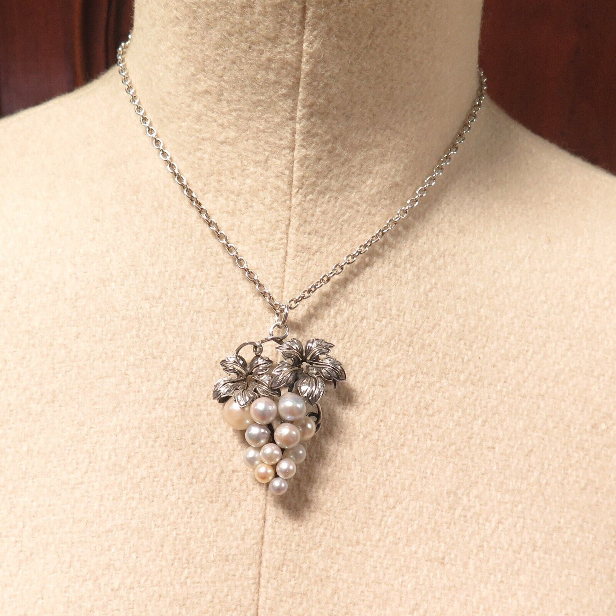 Pearl necklace 2024 and brooch