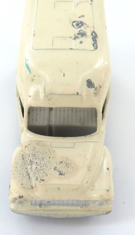 Vintage Lesney Matchbox Lomas Ambulance No 14 + Box. - Harrington