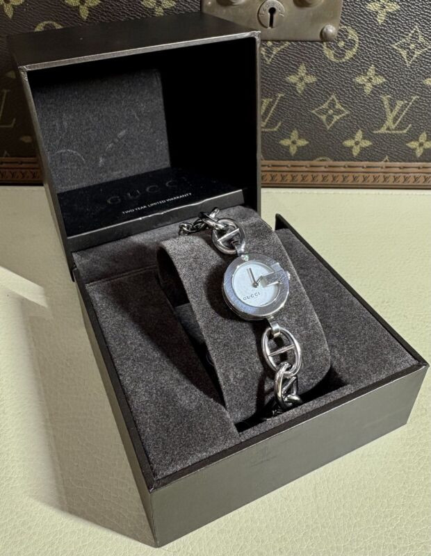 Auth. Gucci Quartz White Dial Women's Wrist Watch 107 With Box