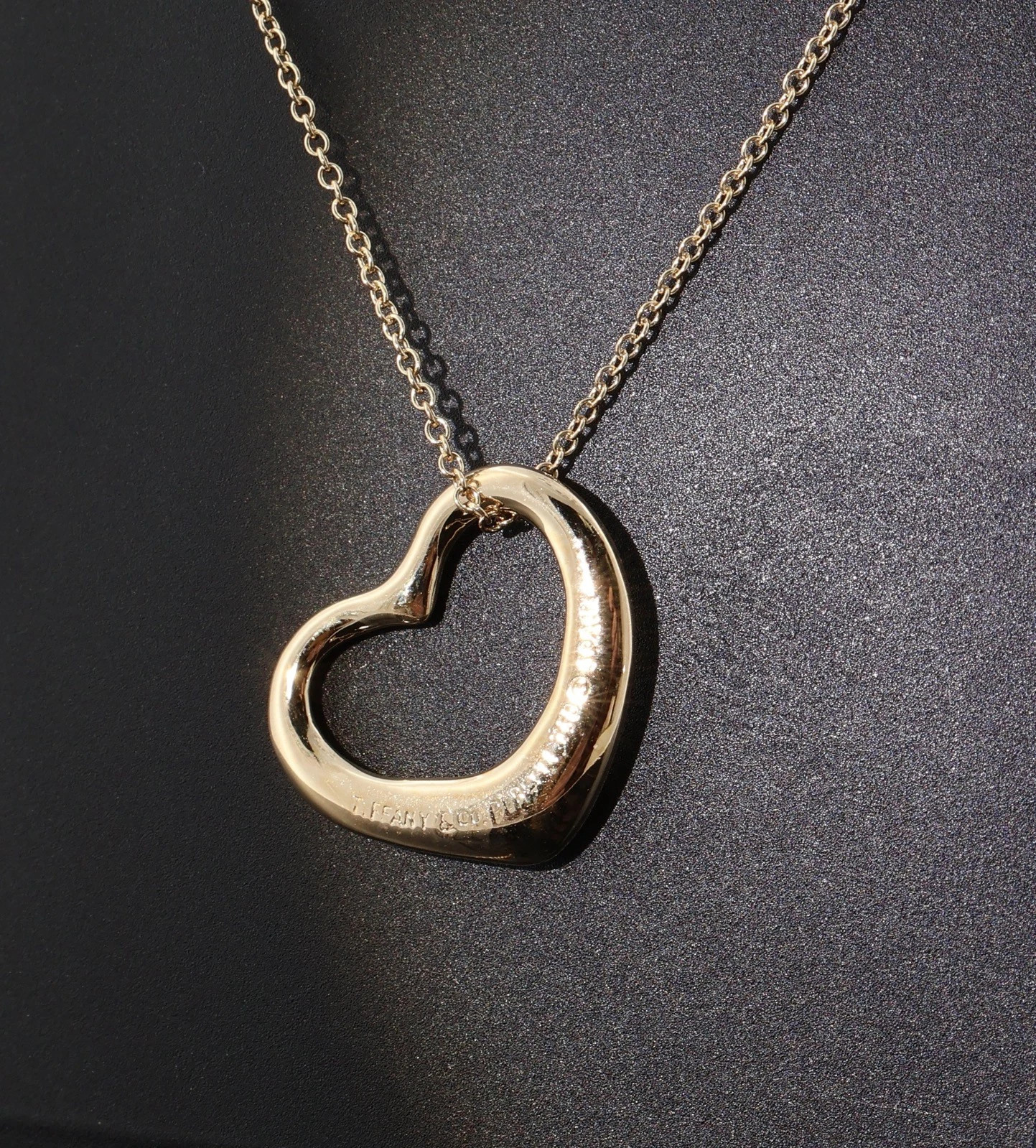 Auth. Tiffany & Co. Elsa Peretti Open Heart 18ct Gold Pendant 