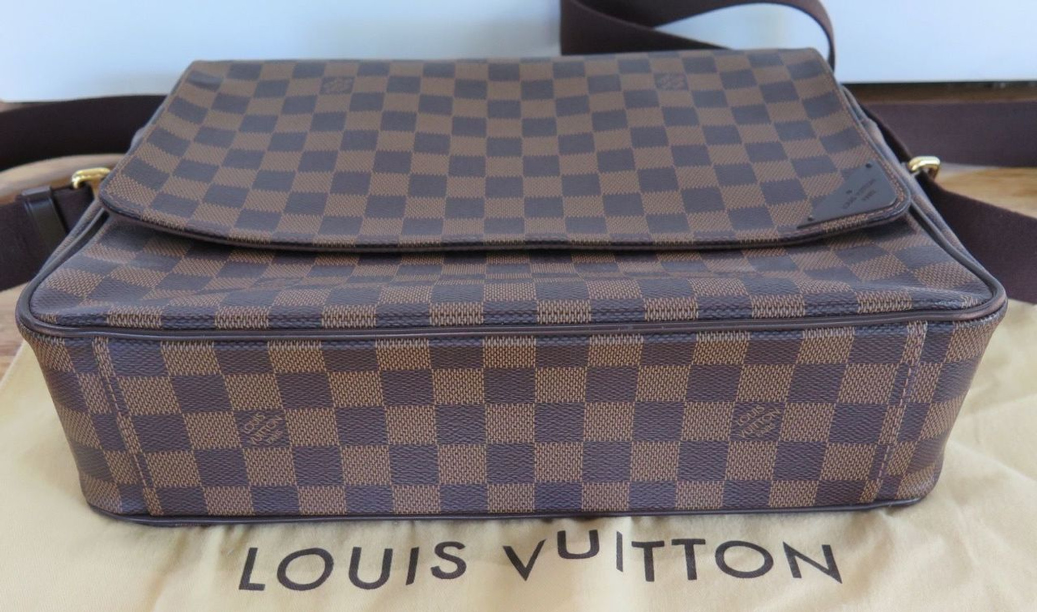 Authentic Louis Vuitton Damier Shelton Messenger Bag MM N41149