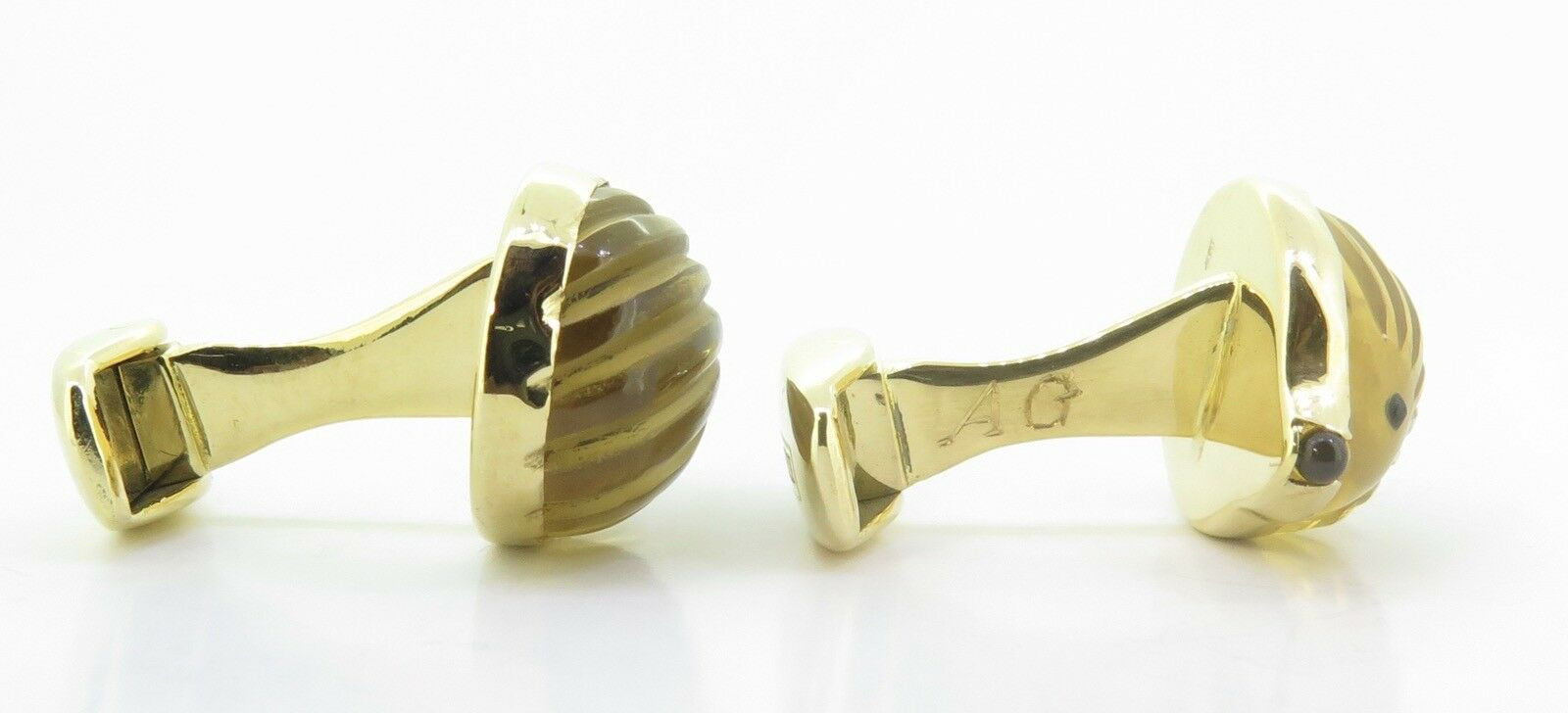 A Fine Pair Of Paul Longmire 18k Gold Carved Hedgehog Cufflinks