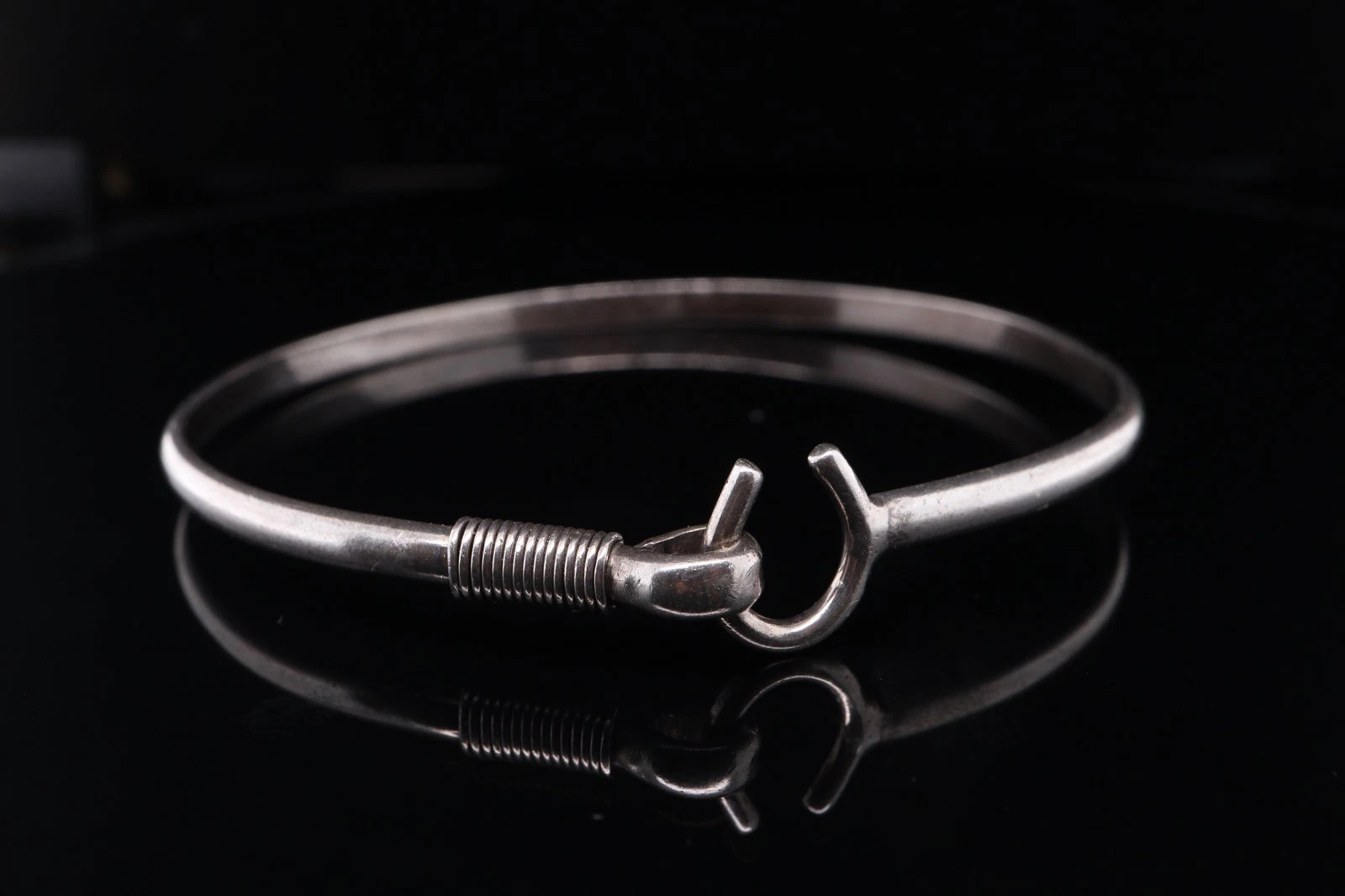 Vintage Sterling Silver Horseshoe Hook Tension 17cm Bangle