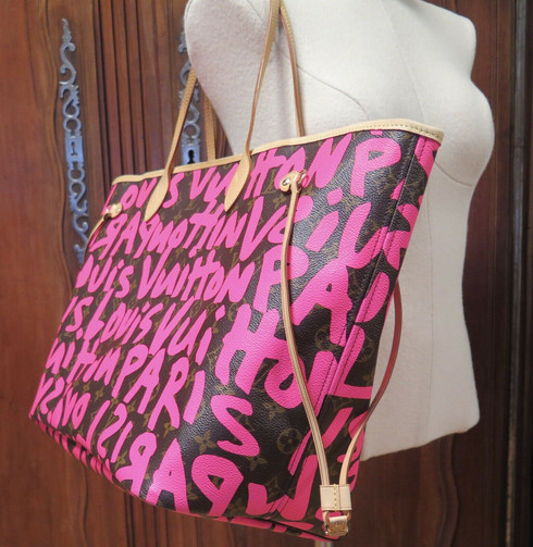 Pink graffiti collection introduced in 2001  Louis vuitton bag neverfull, Louis  vuitton, Vuitton neverfull