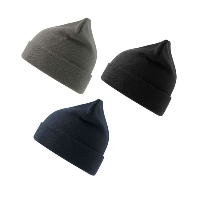 Three beanies in different colours: dark grey, black, and navy, featuring a simple design and a folded cuff. Three beanies in different colours: dark grey, black, and navy, featuring a simple design and a folded cuff.