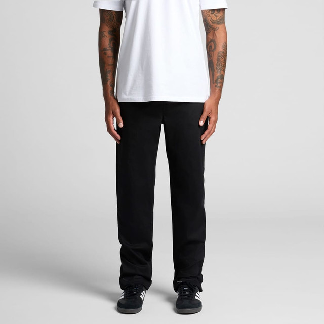 Straight elastic pants in black worn by a person standing. Features slight taper at the ankles and a simple design.