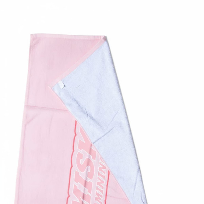 A pink beach towel with a white underside, featuring a logo on the surface. Measures 80cm x 160cm.