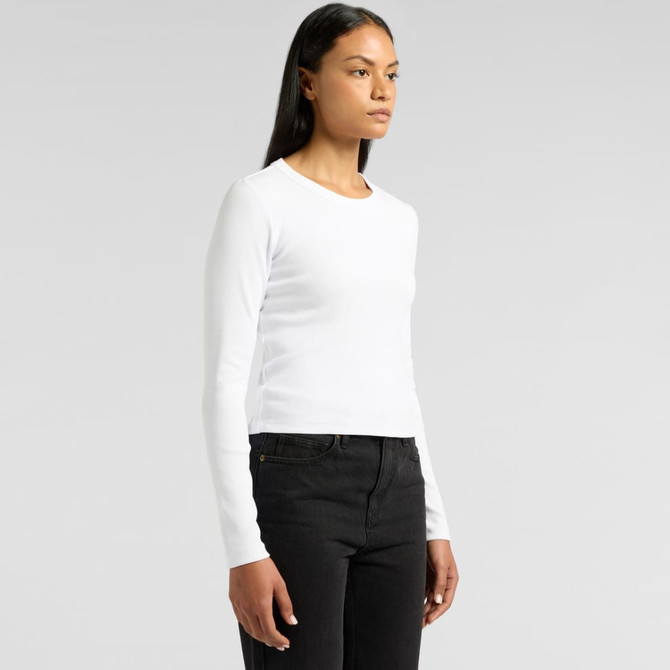 A long-sleeve white t-shirt is displayed on a model, paired with black jeans. The shirt has a simple design and a logo.