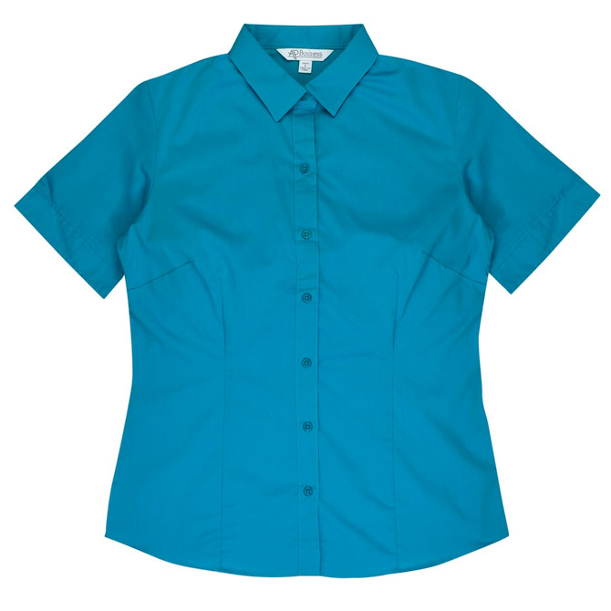 A short sleeve button-up shirt in a teal colour, featuring a fitted design and a collar. It has a logo.
