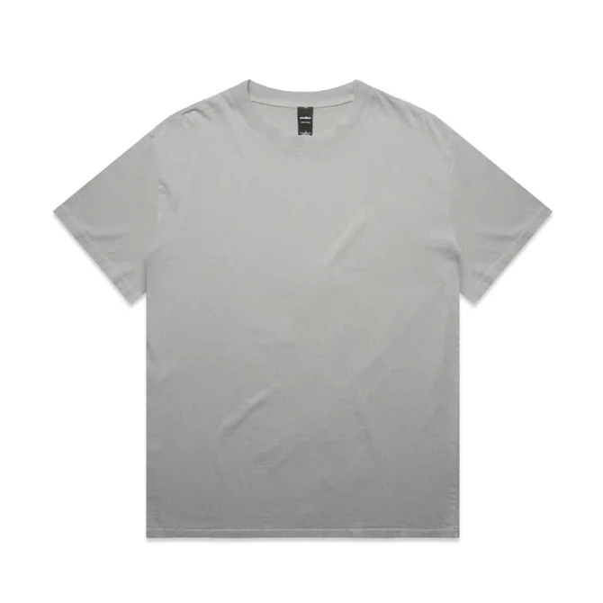 A grey T-shirt featuring a relaxed fit and a simple logo on the neckline. Ideal for casual wear.