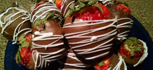  Fresh Sweet Strawberry's  dipped in your favorite Dark, Milk or Ruby Chocolate finish.