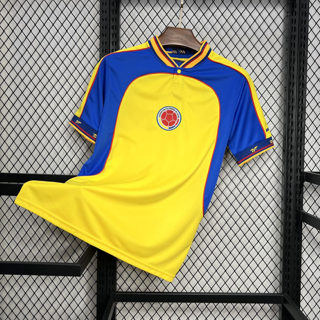 Colombia 2001 Home Retro