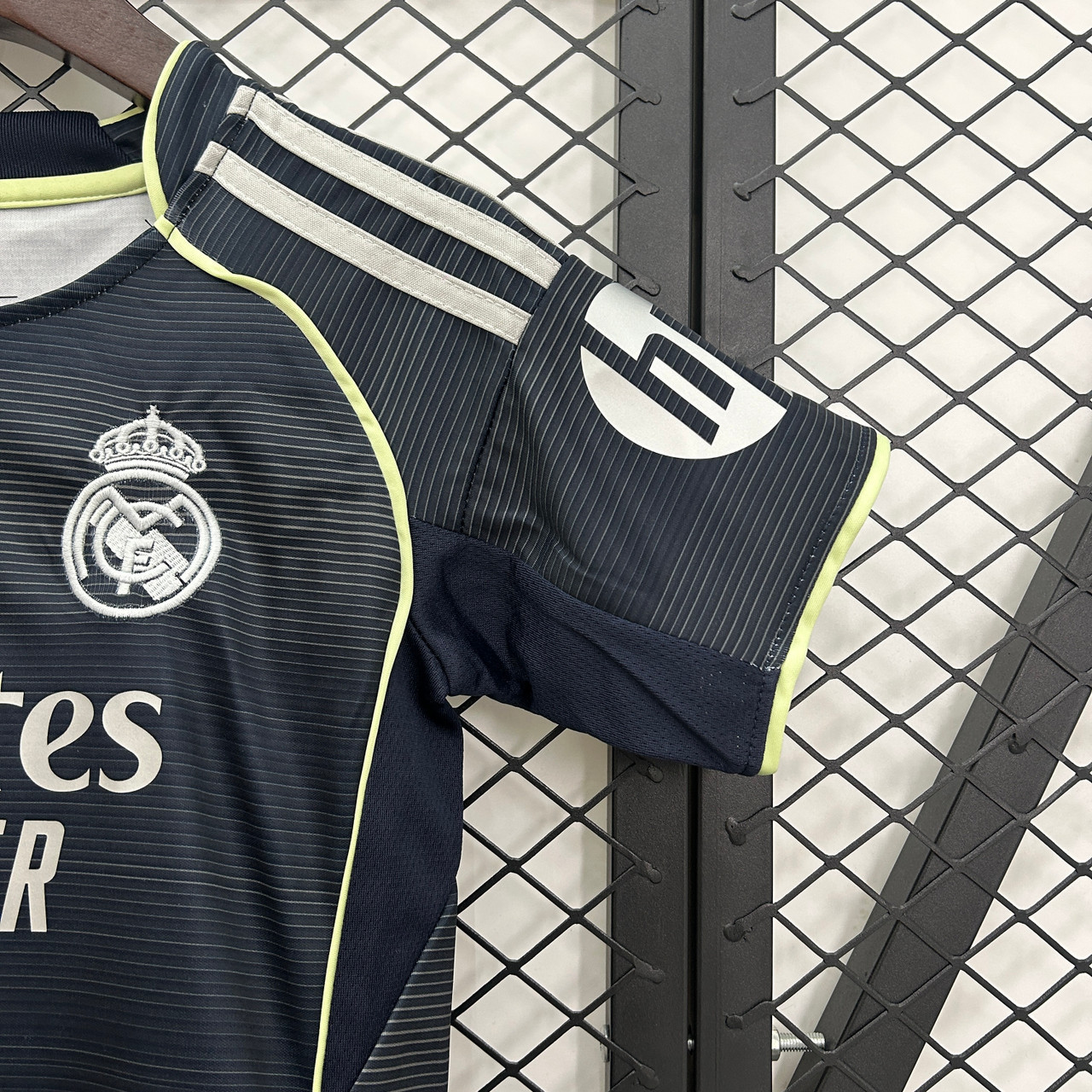 Kids Real Madrid 2025/26 Jersey Away