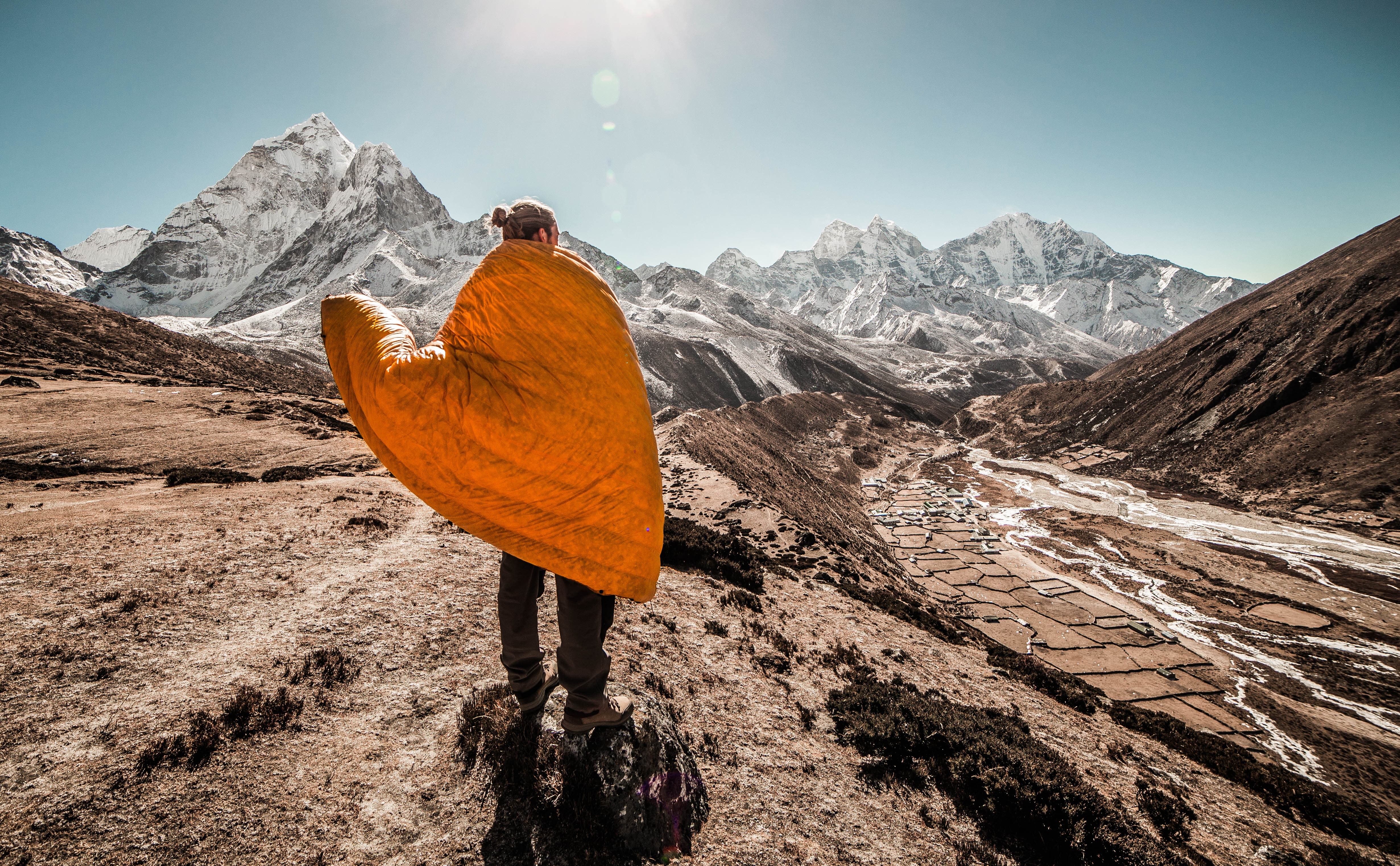 synthetic-sleeping-quilt-in-mountians
