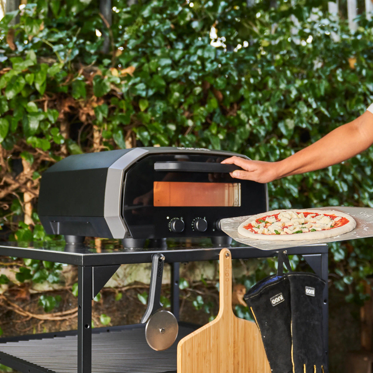 Ooni Fyra 12 Portable Pellet Pizza Oven + Peel