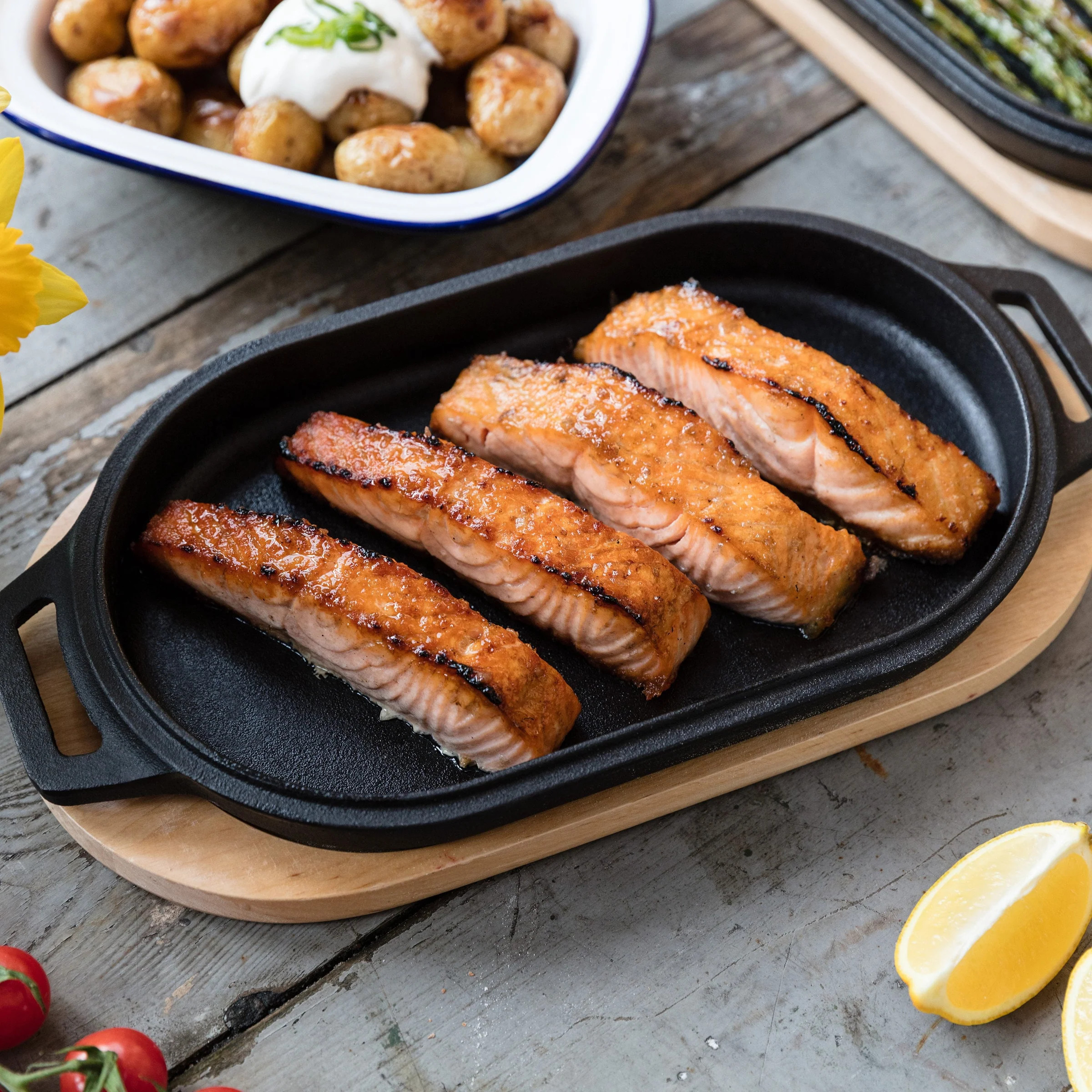 Two-in-One Grilling Pans : Ooni Dual-Sided Grizzler Plate