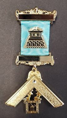 Past Master Breast Jewel with Altar