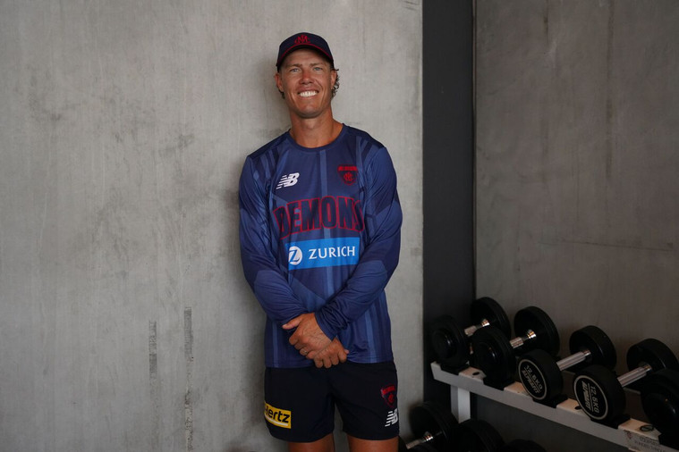 Melbourne Demons NB 26 Player L/S Training Tee