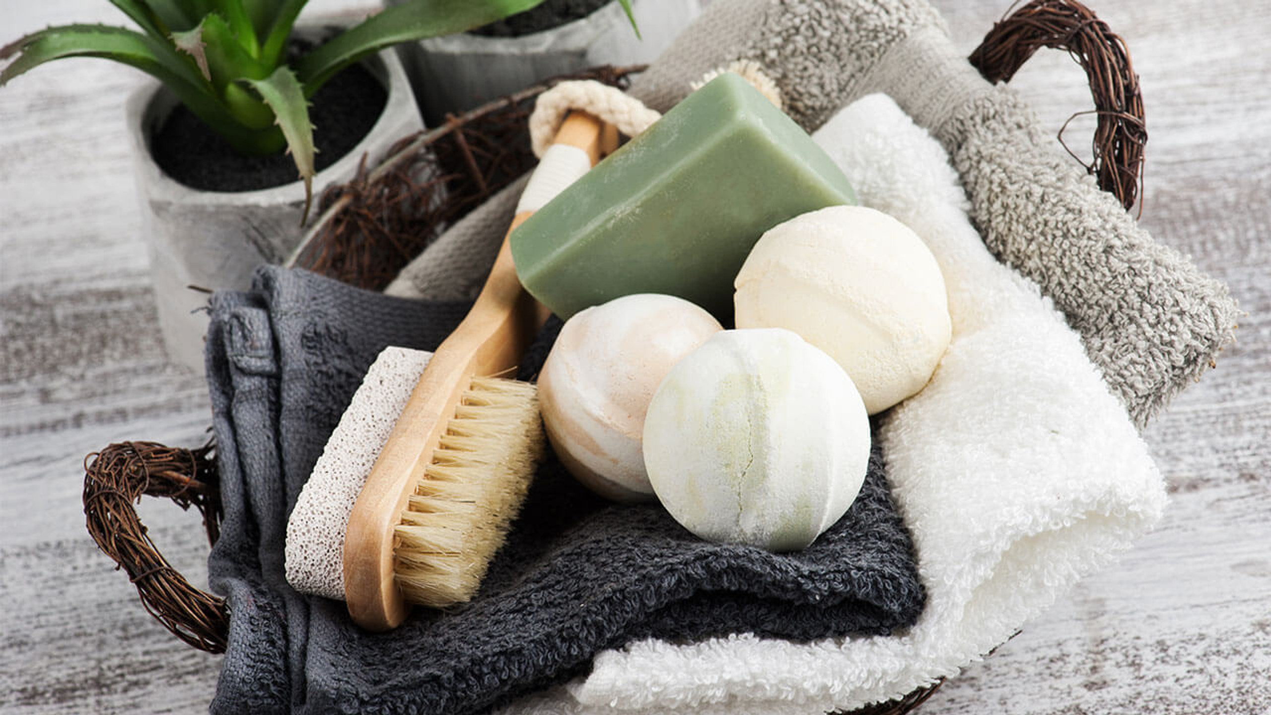 How to Use Bath Bombs Essential Addictions