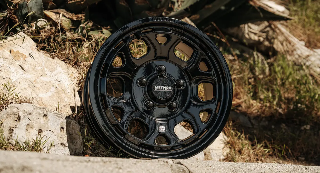 Method MR416 Bead Grip 15x7 / 5x4.5 / 55mm Offset / 68.00mm CB / Gloss Black Wheel - MR416570121361