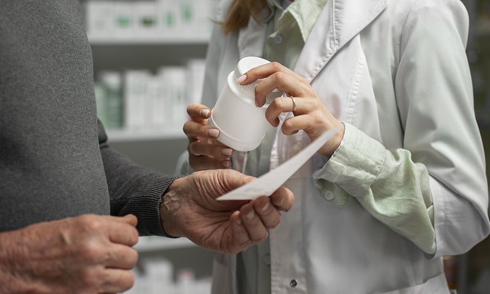 Atención farmacéutica en Farmacia Ribelles Álvarez, en Sagunto, Valencia