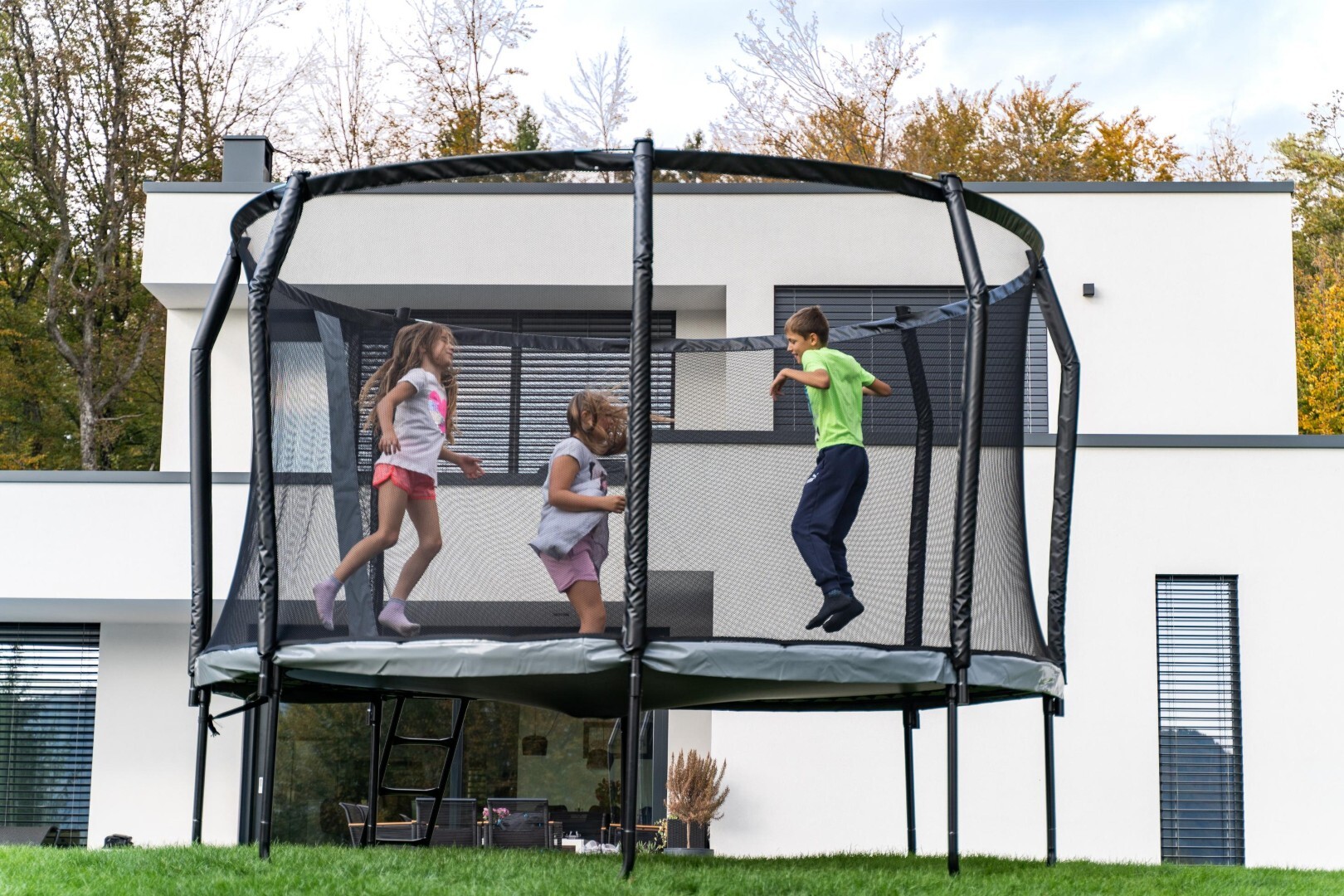 Akrobat Orbit Pro trampoline in anthracite