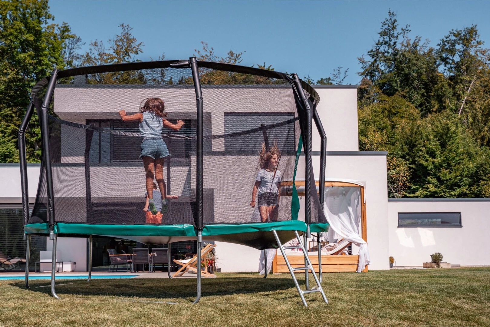 Akrobat Orbit Pro trampoline in green