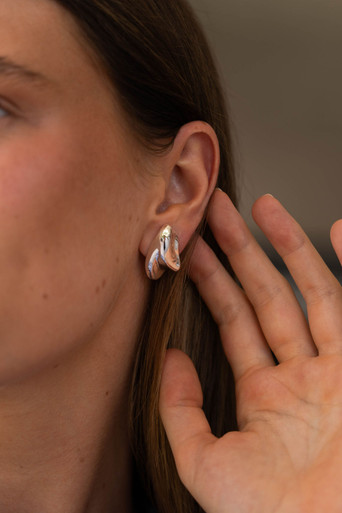 [JennyBird]Portia Earrings スカラップシェイプピアス洗練♪ Portia Earrings | Gold Statement Earrings for Women | JENNY BIRD