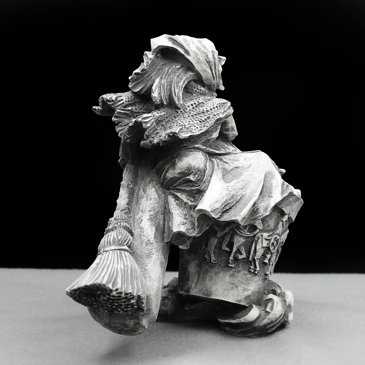 Baba Yaga Crone |  Samhain & Witch decoration | Wiccan Decor | Pagan figurine & Gift | Witch Supplies | Altar Statue | Ritual Tool | Back Photo