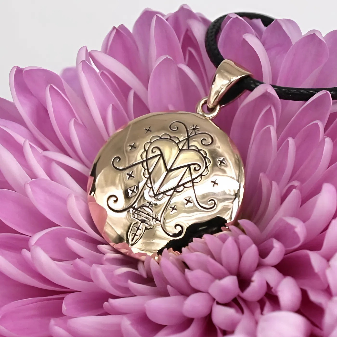Voodoo Ezili Freda Veve Necklace: Bronze Amulet