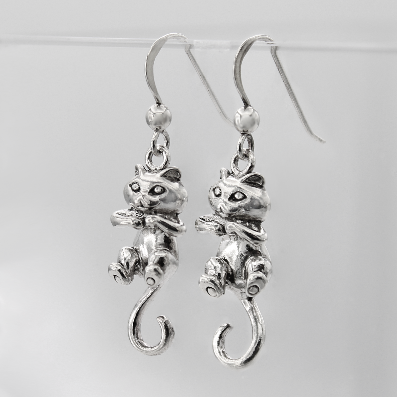 PS-TE-2101 Dangling Cat Earrings - Angle