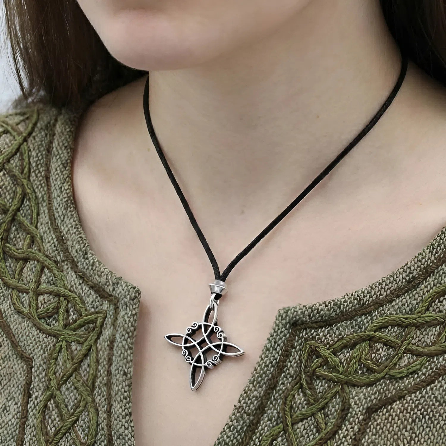 Wiccan Witches Knot Necklace Pewter Witchcraft Protection Amulet