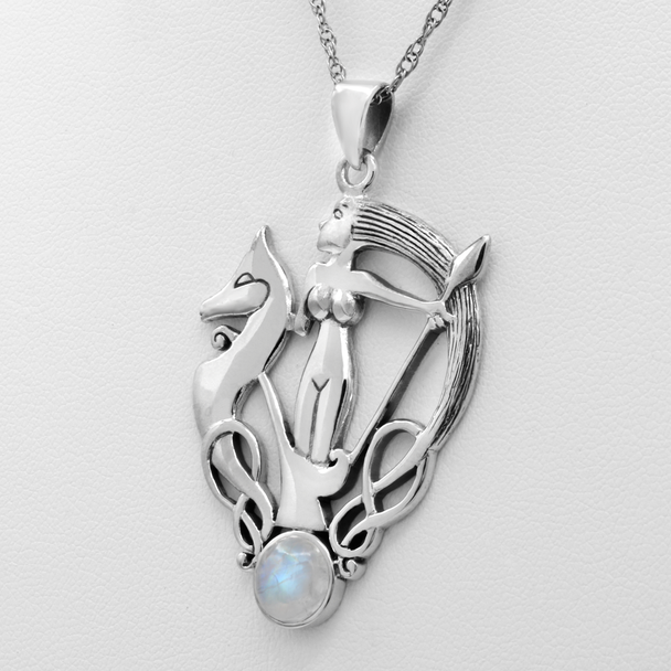 Wiccan pendant : Celtic Pagan & Witchcraft Jewelry | Morrigan Goddess Necklace | Samhain amulet