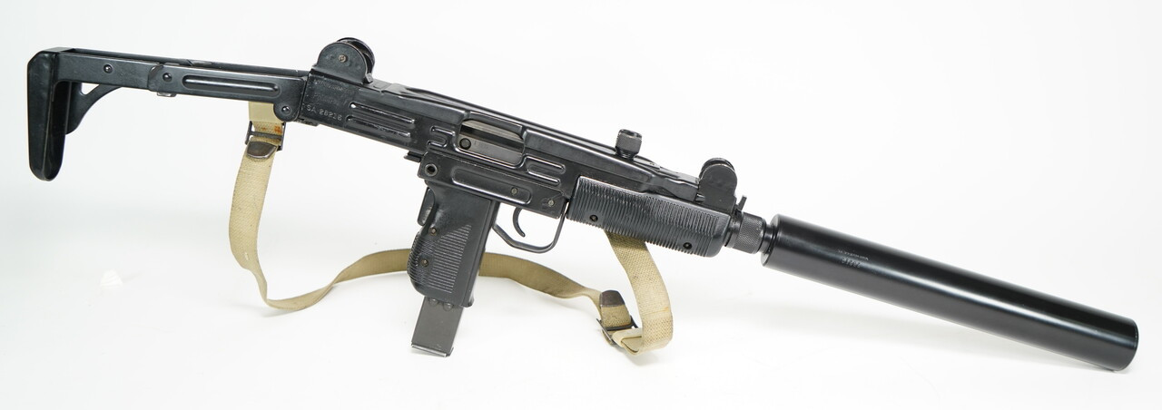 uzi submachine gun with silencer