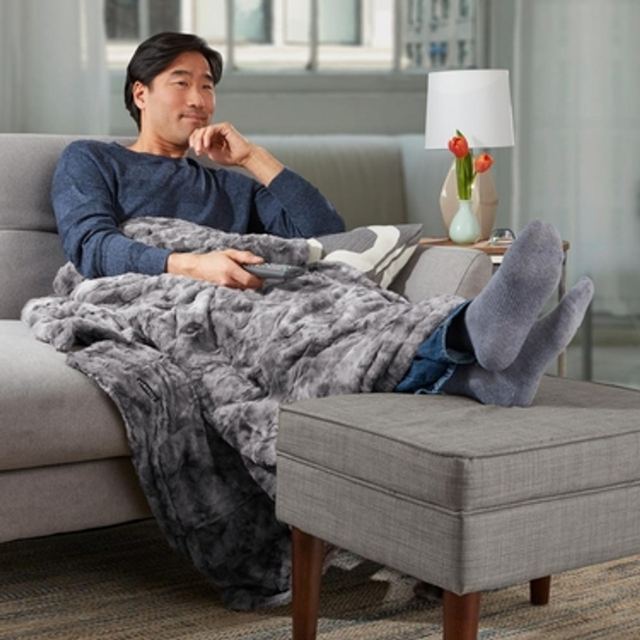 Cordless Throw Cape with Soothing Heat Vibrating Massage