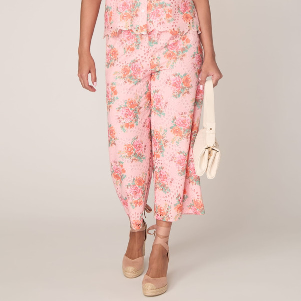 Plus Women's Floral Eyelet Pull On Capri