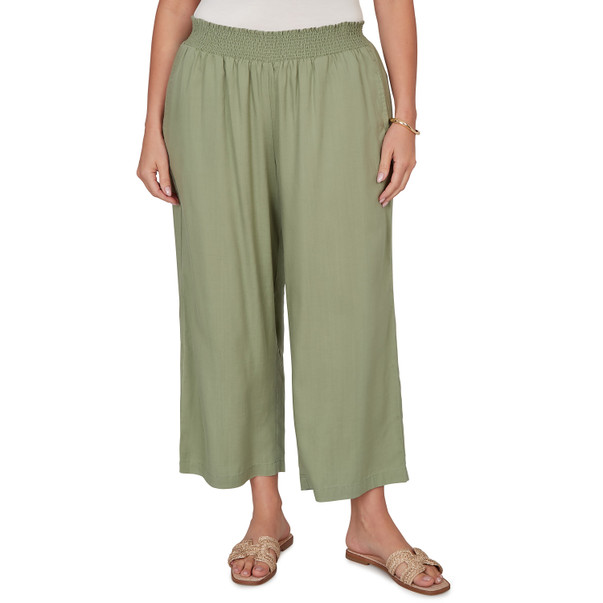 Plus Women's Smocked Waist Cropped Pull On Pant
