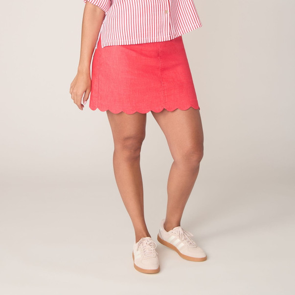 Petite Women's Scalloped Edge Denim Skort