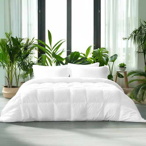 Vero Linens baffle box lightweight down comforter is generously filled with snow white down. Our Medium weight comforter is our most popular comforter. As with all or Down products they are proudly made in the USA. 
