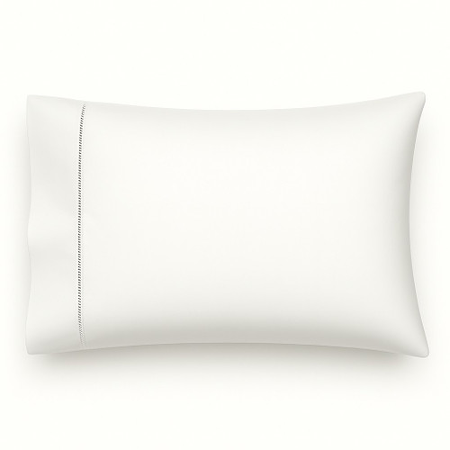 White - Luxury Italian pillow cases - Direct to Consumer.
Vero Linens solid Diamante fabric is the finest textile in our collection.  Diamante fabric is the finest 100% extra long staple cotton textile made. Available in White, Ivory and Sable.