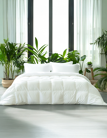 Vero Linens baffle box lightweight down comforter is generously filled with snow white down. Our Medium weight comforter is our most popular comforter. As with all or Down products they are proudly made in the USA.