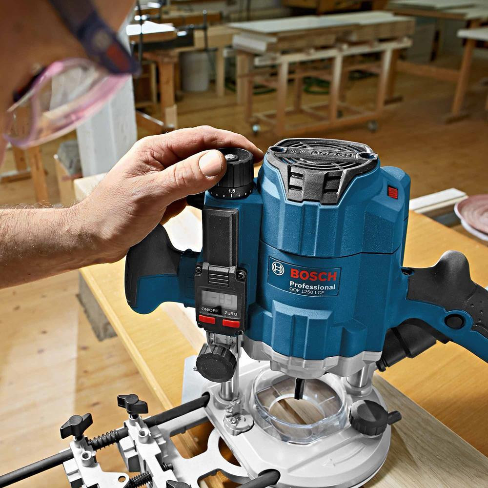 Bosch Professional 1/4'' Router with Digital Depth Adjustment
