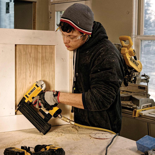 Dewalt DPN1850PP-XJ Air Second Fix Finishing Brad Nail Gun