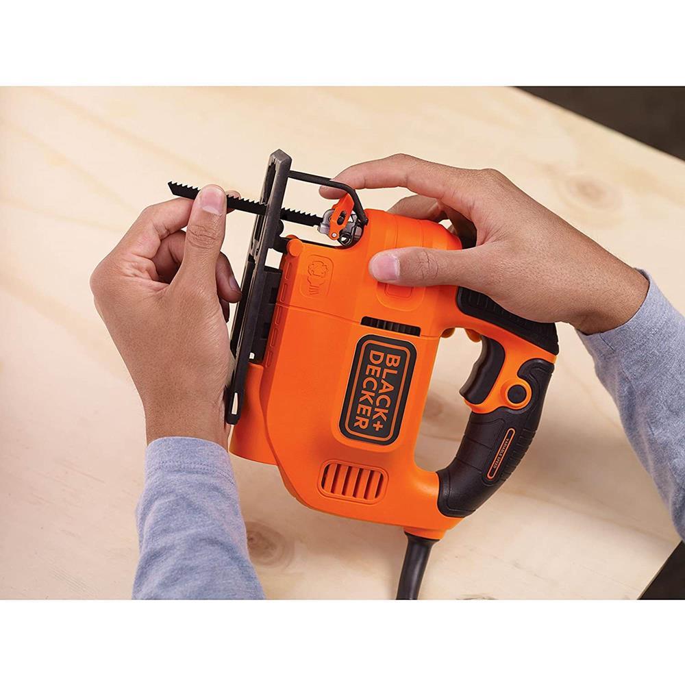 Unboxing Black and Decker KS501 400W Compact Jigsaw with blade