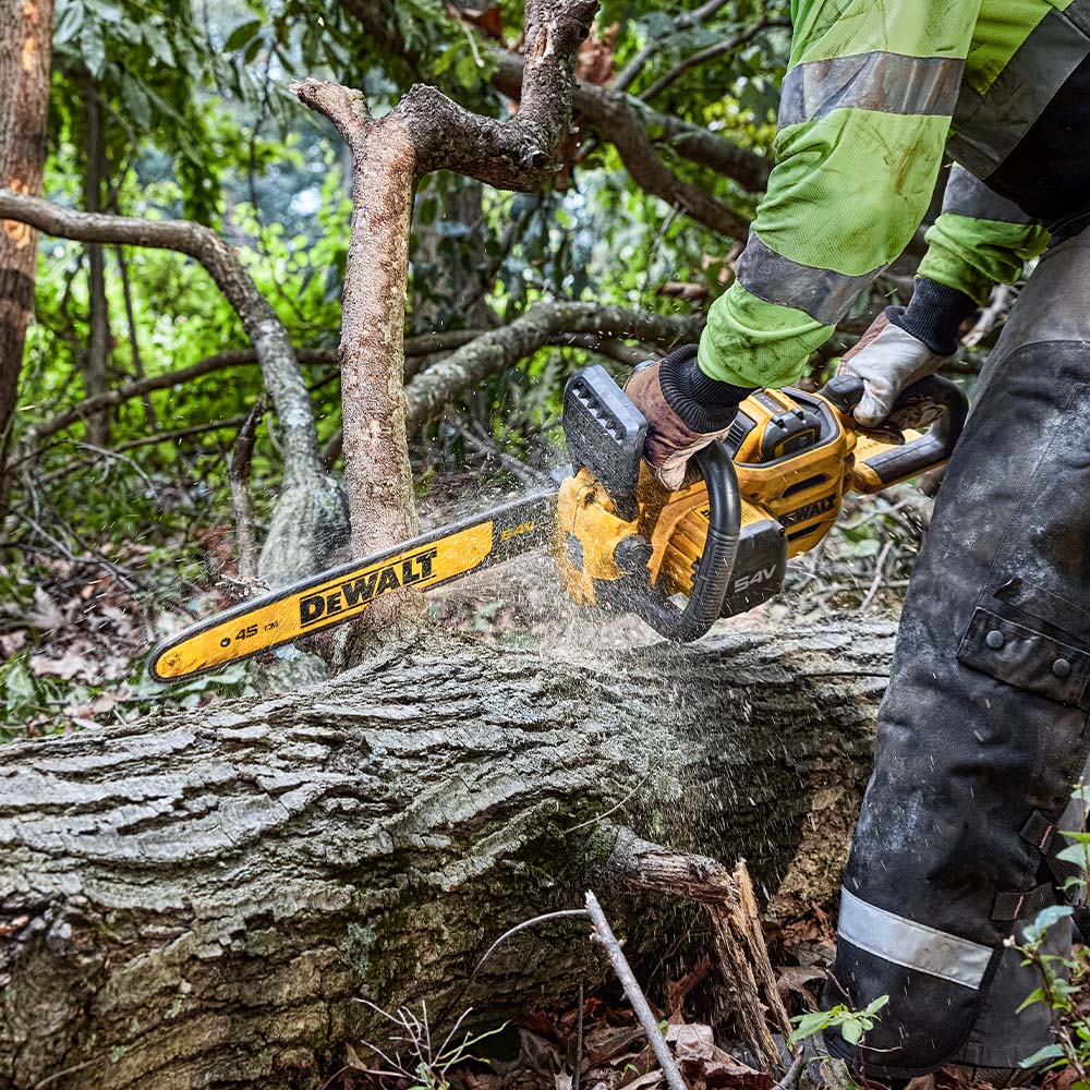 Dewalt chainsaw with battery cheap