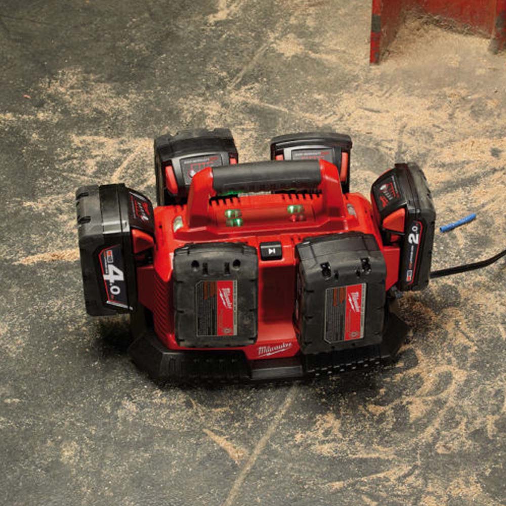 Chargeur Milwaukee M14-18 C6 14V à 18V gère jusqu'à 6 batteries