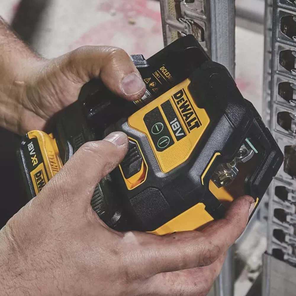 DEWALT 20V MAX Green Cross Line Laser Level – Bare Tool, 55m Range, 1/8" Accuracy At 30ft (DCLE34021B)