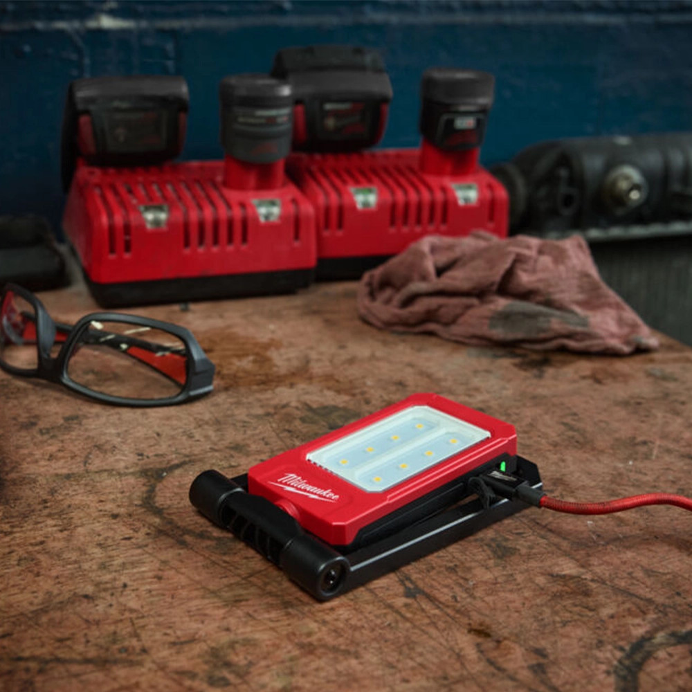 Milwaukee IR FFL 折りたたみワークライト Milwaukee IR FFL 折りたたみワークライト Milwaukee